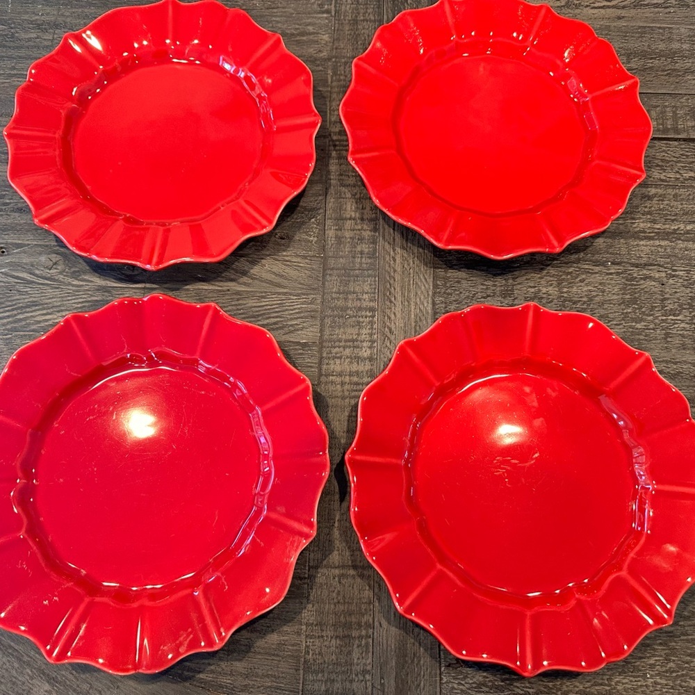 4 Loucarte Red Scalloped Dinner Plates